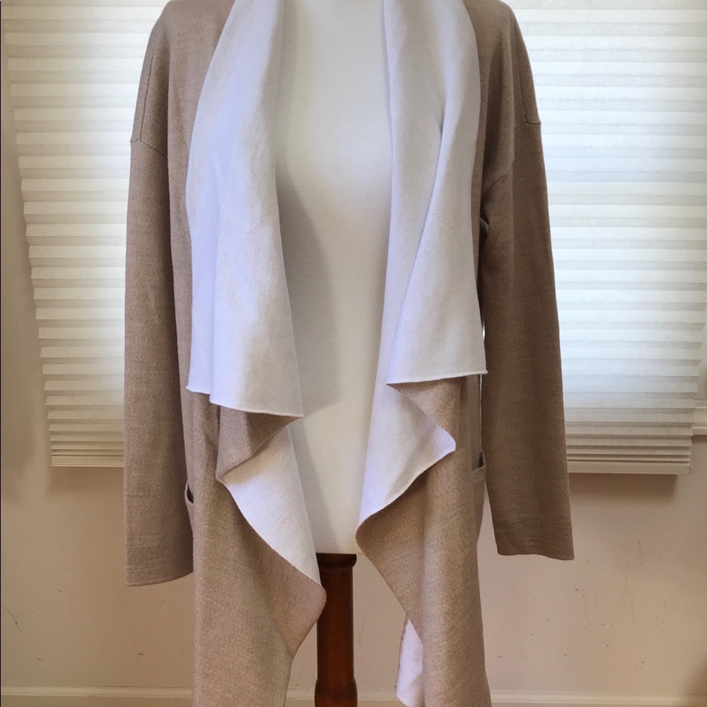 BCBG beige/white drape light wool cardi, XS, NWT